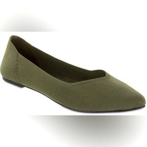 NWT Mia Kerri pointed toe flat, size 10